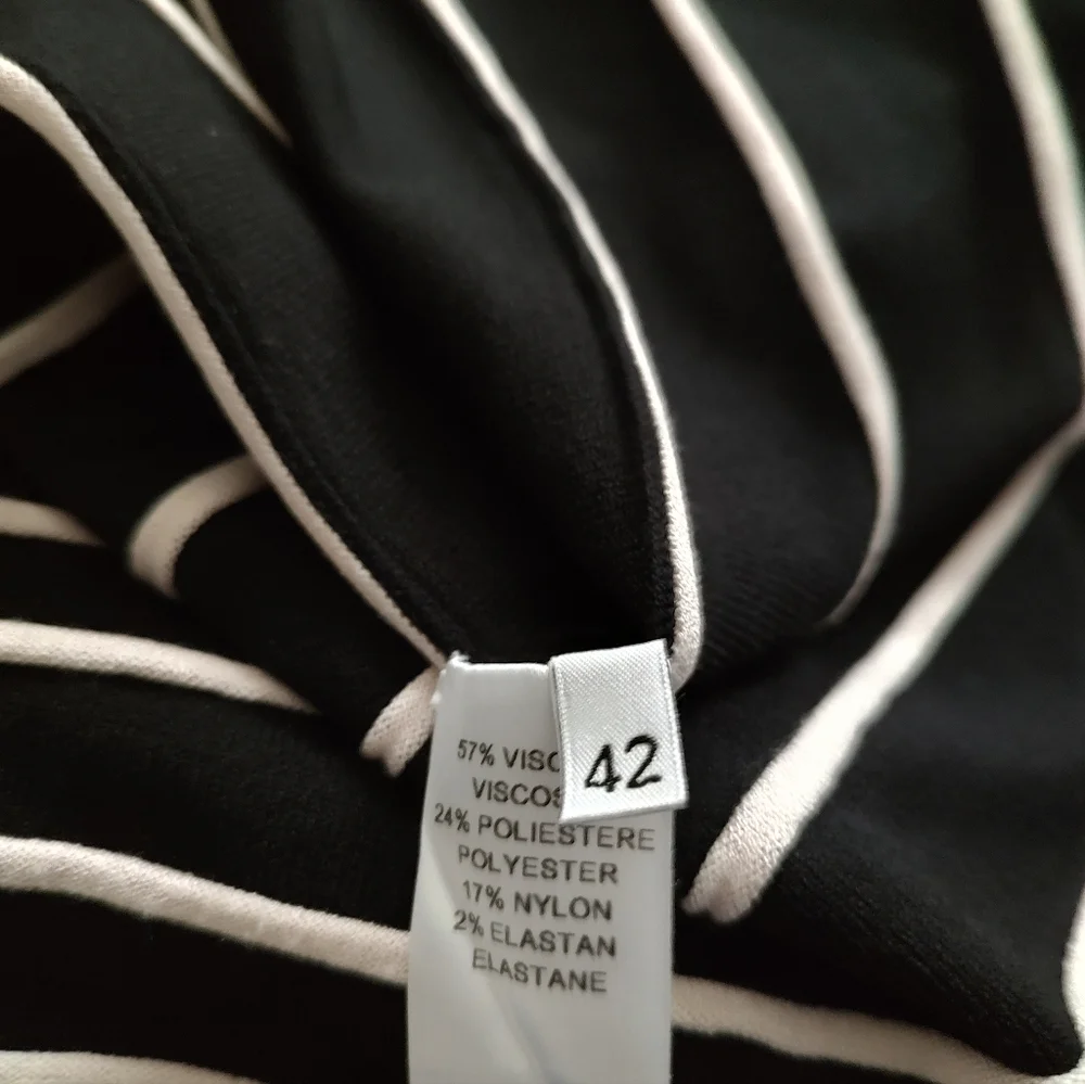 Antonino Valenti Elegant Black Sleeveless Dress - Picture 6 of 6
